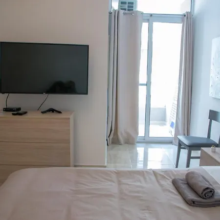 Bright And Spacious 2 Bedrooms Close To Sea Front Nzam1-1 *