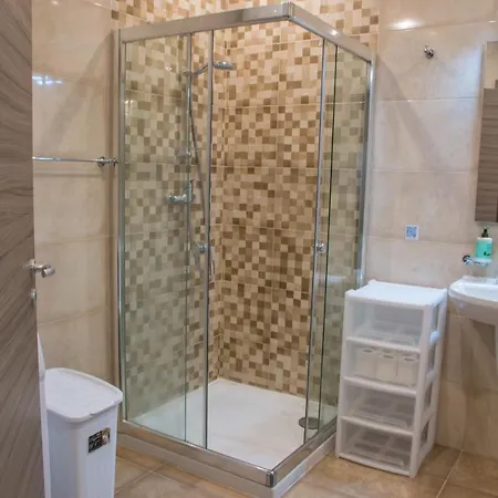 Bright And Spacious 2 Bedrooms Close To Sea Front Nzam1-1 Διαμέρισμα