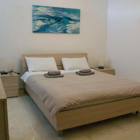 Bright And Spacious 2 Bedrooms Close To Sea Front Nzam1-1